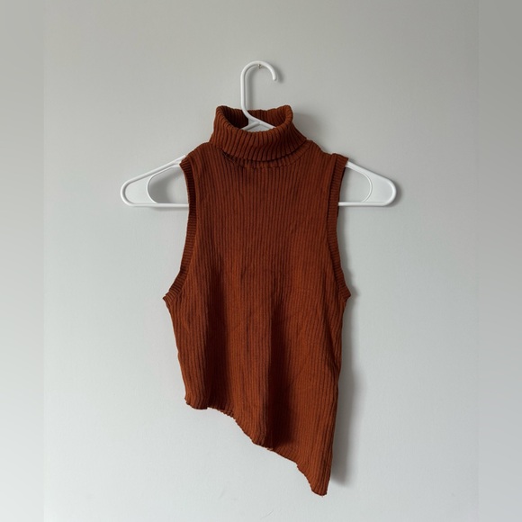 Forever21 Asymmetrical Ribbed Top - Picture 2 of 6